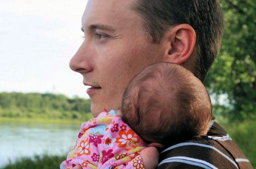 De invloed van vader op de ontwikkeling van zijn baby: 3 belangrijke fases 